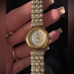 Women’s pearl watch